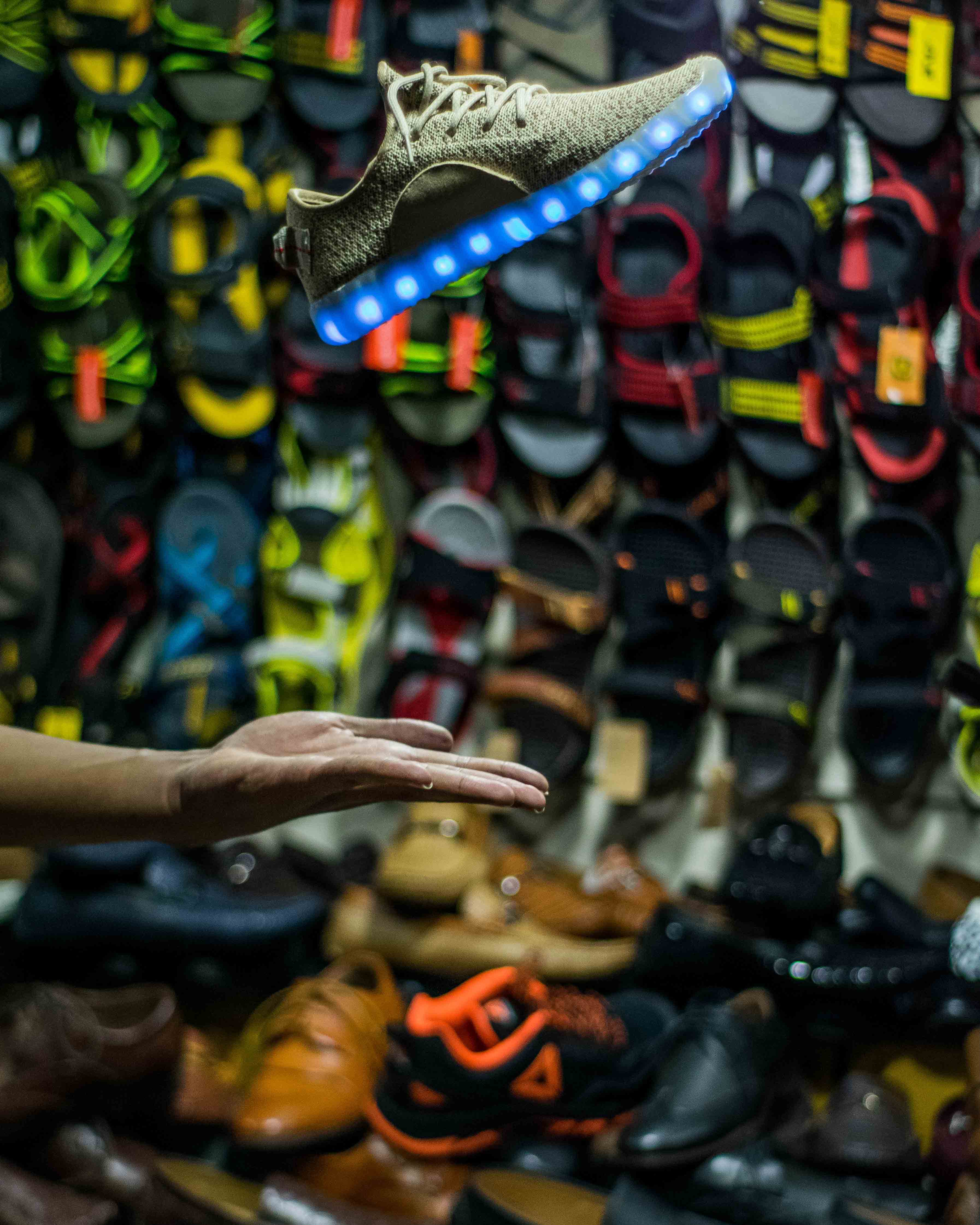 sapatilha com luzes e calçado