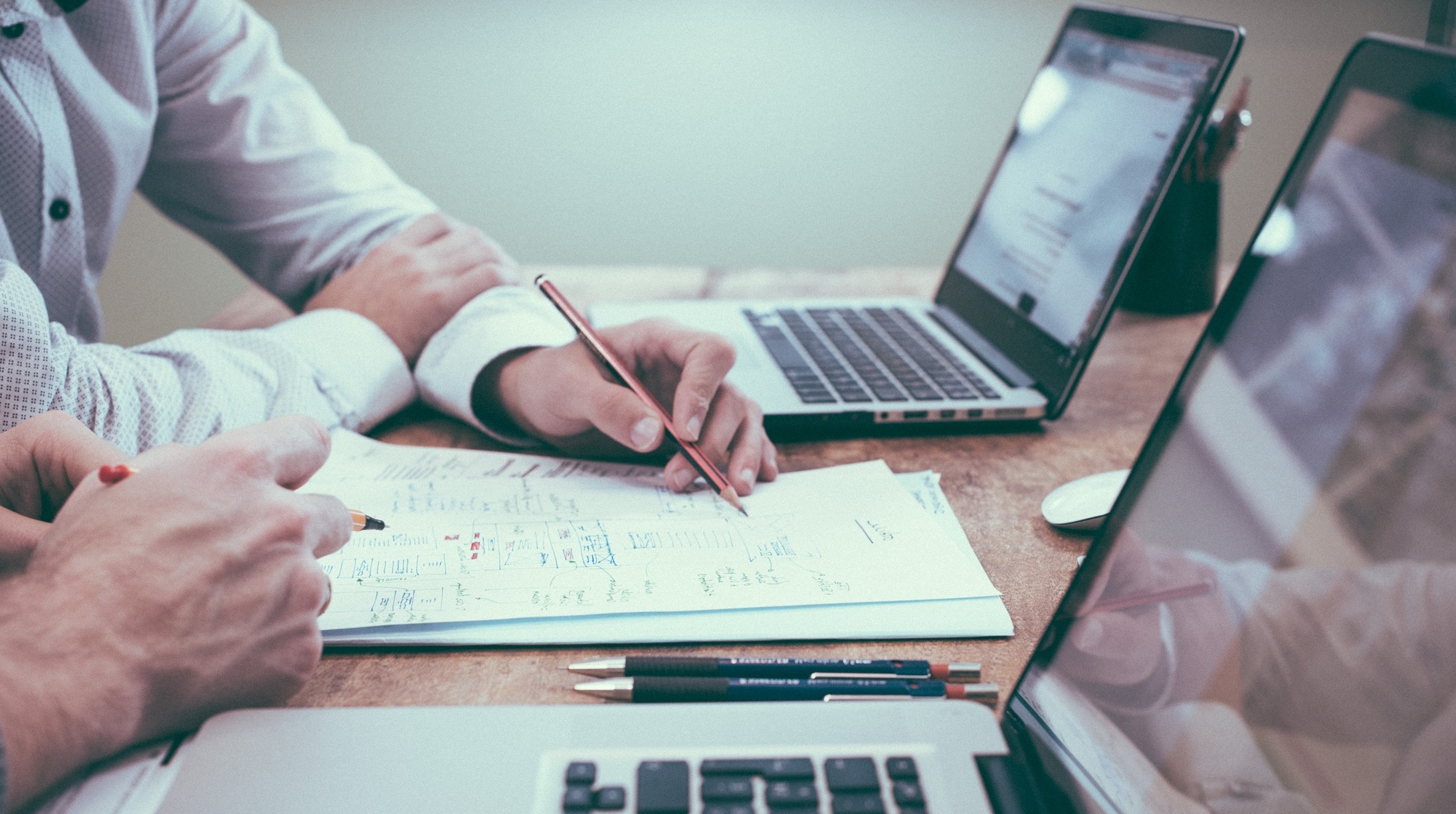 Colleagues discussing ideas